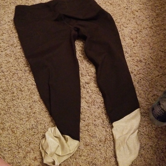 Victoria Secret Workout Capris - Picture 2 of 3